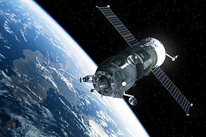 Космический корабль с космонавтами из России и США полетел на Землю