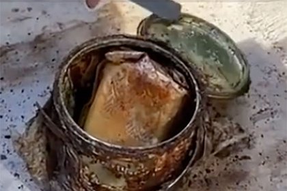 Супруги нашли в своем доме замурованную комнату с деньгами