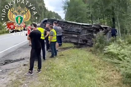 В российском регионе автобус с детской хоккейной командой попал в аварию