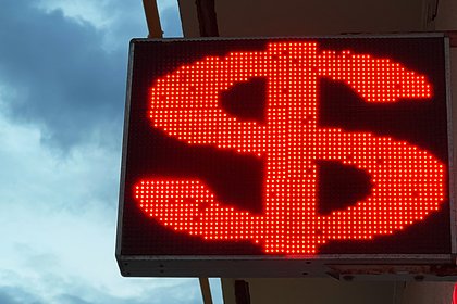 Курс доллара поднялся выше 83 рублей