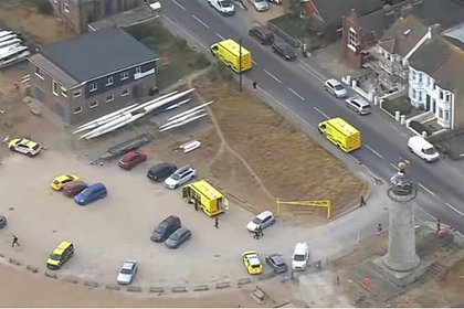 Трое членов одной семьи ушли под воду на глазах у отдыхающих в Европе