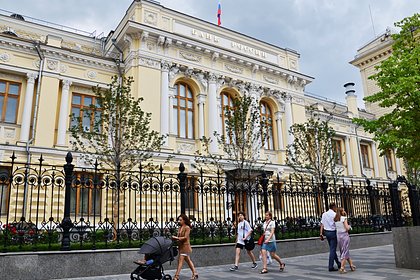 Банк России понизил курсы доллара и евро