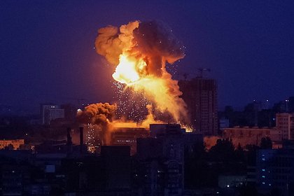 Под Киевом засняли мощнейший взрыв. Пожар, сопровождающийся детонацией, виден даже в столице
