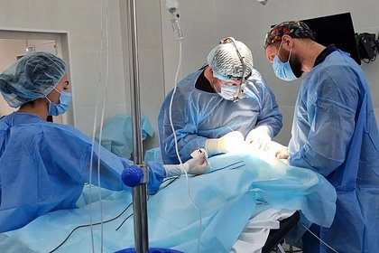 Первоклассница сломала челюсть на качелях в российском регионе