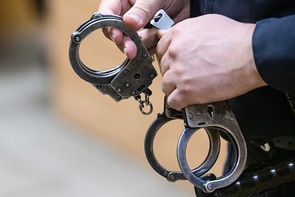 Россиянин устроил огненное шоу для полицейских в хостеле
