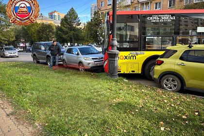 Автобус без водителя протаранил машины в российском городе