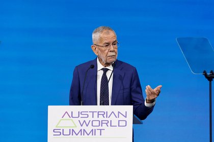 Назвавшему Россию карликом президенту Австрии напомнили о его корнях