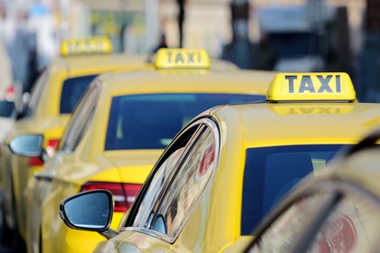 Три женщины заперли знакомого таксиста и изнасиловали его по очереди