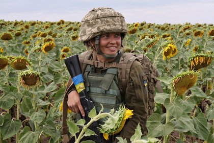 Украинский дезертир рассказал о носивших нацистские шевроны девушках-курсантах