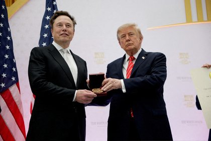 Маск лично предложил Трампу замедлить Starlink на Украине. Что ответил президент США и сможет ли Европа помочь ВСУ?