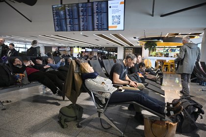 Более 370 рейсов задержали и отменили в аэропортах Москвы