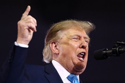Трамп раскритиковал Байдена за передачу Украине огромного количества оружия