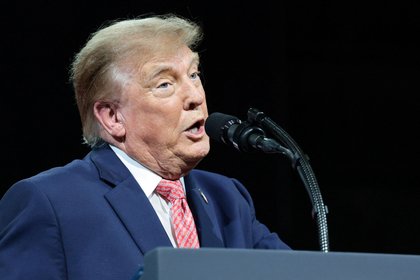 Трамп предрек США повторение судьбы Франции при победе демократов