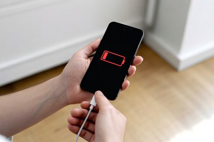 Названа неочевидная причина потери емкости батареи