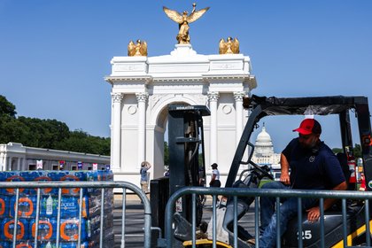 В США подали в суд из-за строительства арки Трампа