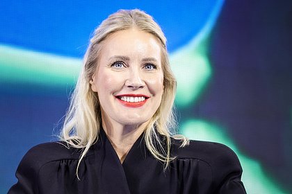 Елена Летучая показала фото в платье с глубоким декольте
